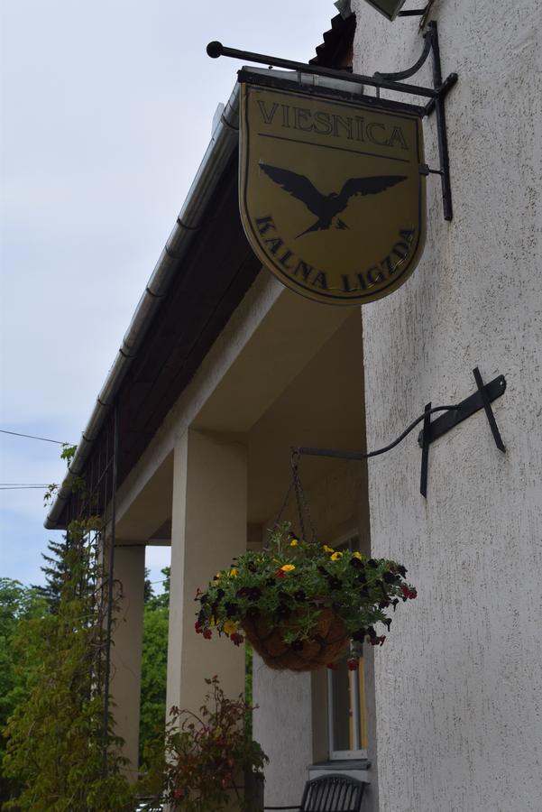 Kalna Ligzda Hotel Smiltene Exterior photo
